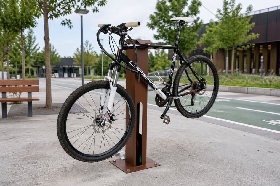 Équipements et accessoires vélo Steelbox : casiers, pompe et station de réparation